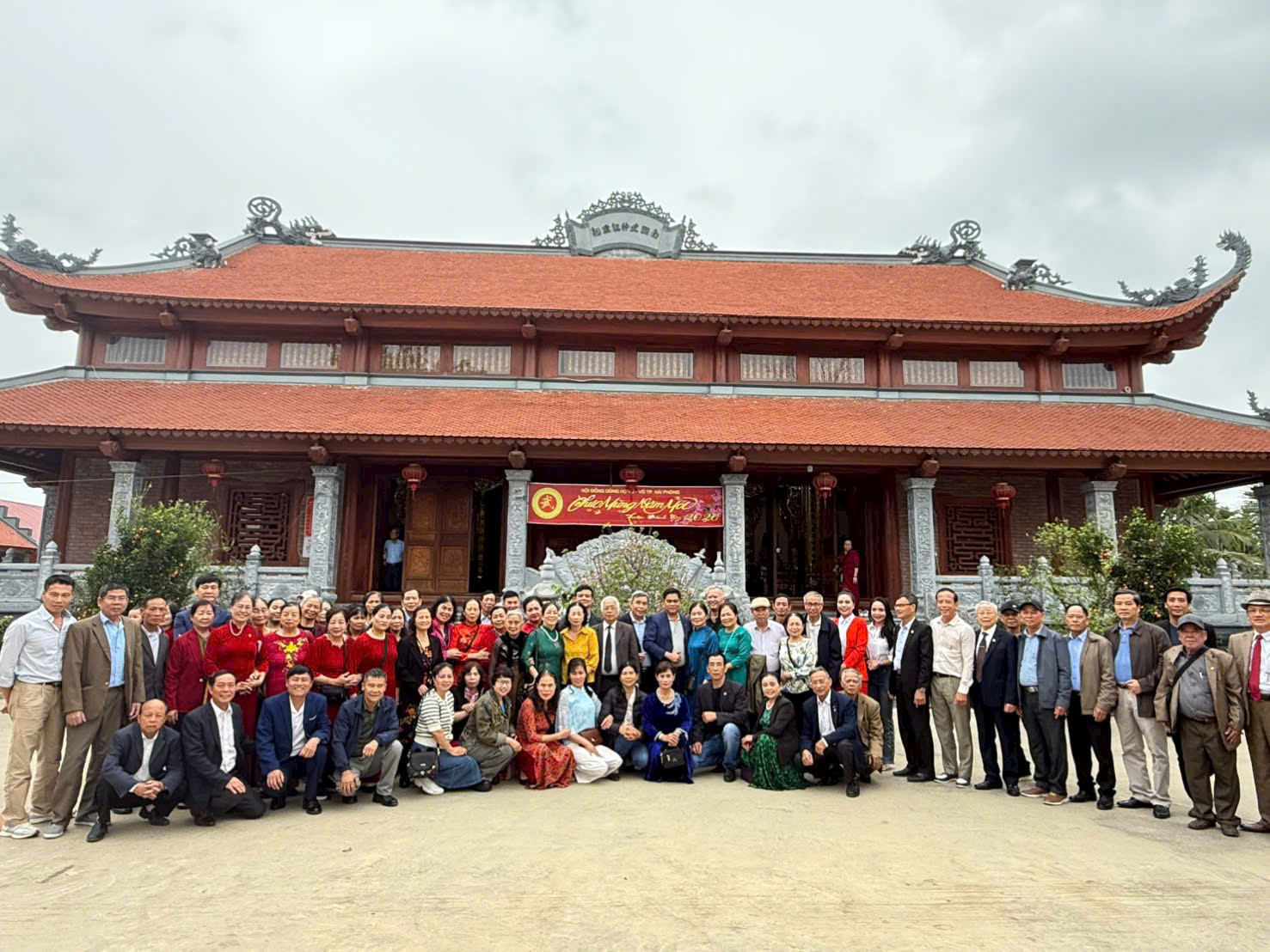 VVHP: Đông đảo bà con dòng họ Vũ – Võ Hải Phòng và khách thập phương về dự Gặp mặt đầu Xuân Bính Ngọ 2026 và kỷ niệm 1.222 năm Ngày sinh Đức Thần Tổ Vũ Hồn 