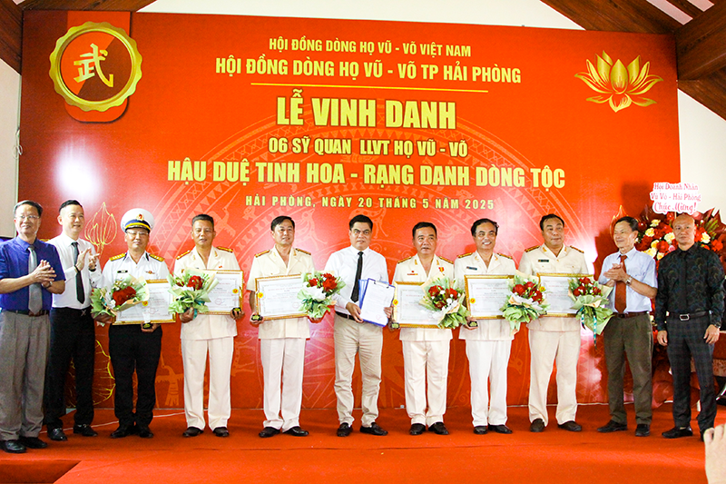  Vinh danh 6 cá nhân tiêu biểu dòng họ Vũ – Võ Hải Phòng và Trao Kỷ niệm chương và Danh vị “Hậu duệ Tinh hoa – Rạng danh dòng tộc”