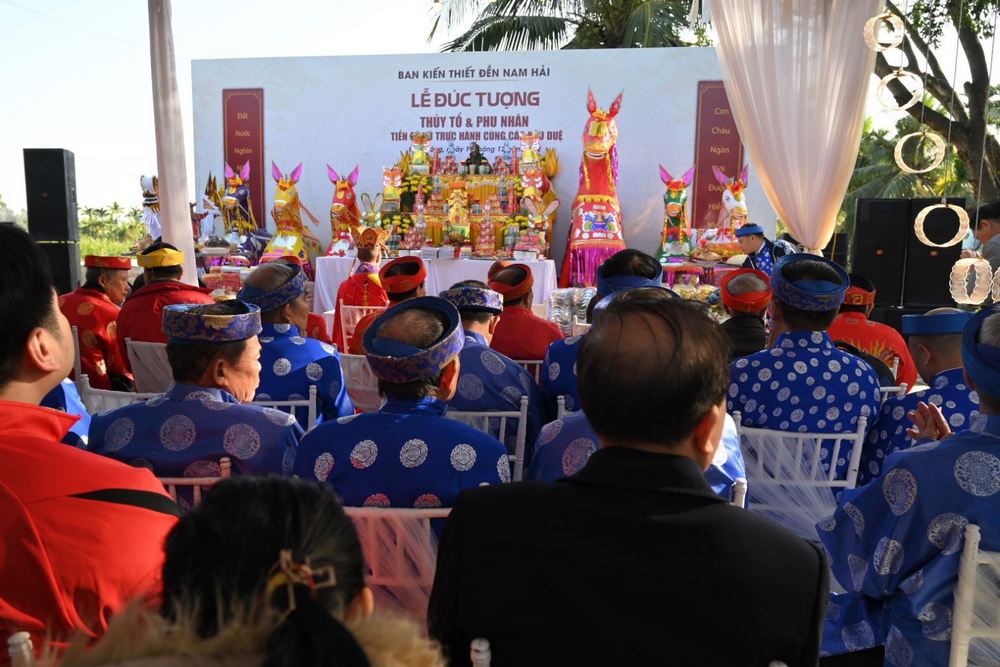 Lễ đúc tượng Thần Tổ & Phu nhân; tiến sỹ Vũ Trực Hành cùng các hậu duệ